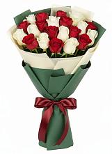 Букет Микс из красных и белых роз в Нижней Шиловке