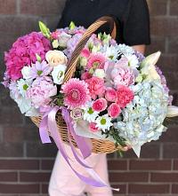 Композиция солнечный день в Нижней Шиловке Цветочная композиция из Розы, Хризантемы, Пионы и Лизиантусы в корзине в Нижней Шиловке