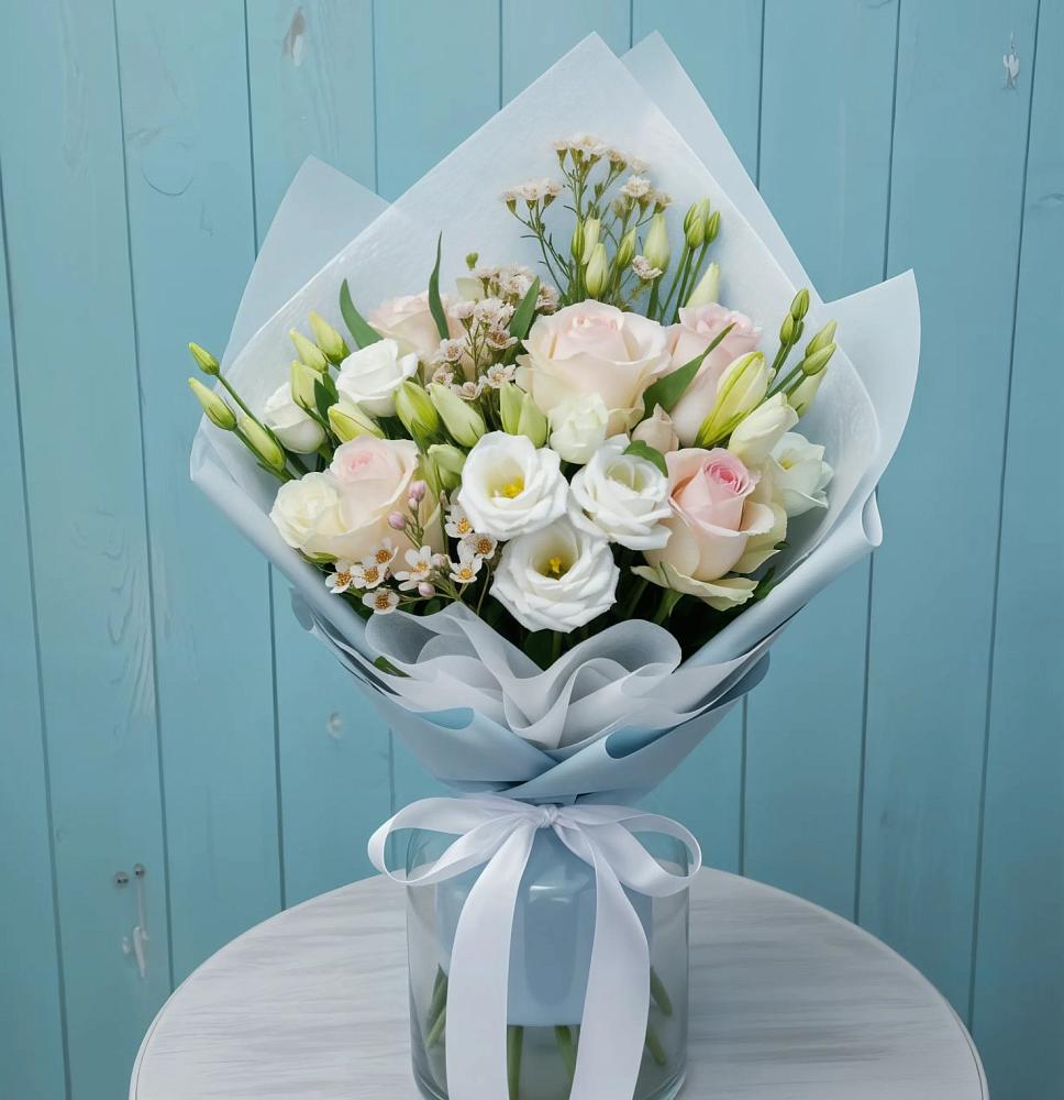 Букет цветов из: Розы и Лизиантусы в Нижней Шиловке