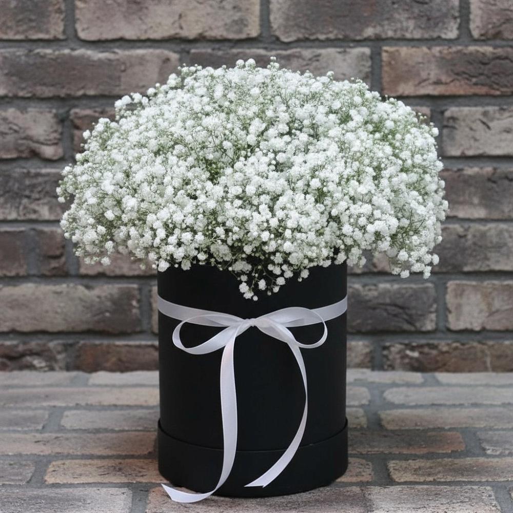 Цветочная композиция из Гипсофила в шляпной коробке в Нижней Шиловке