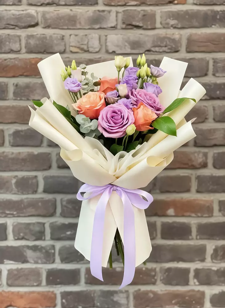 Букет цветов из: Лизиантусы и Розы в Нижней Шиловке