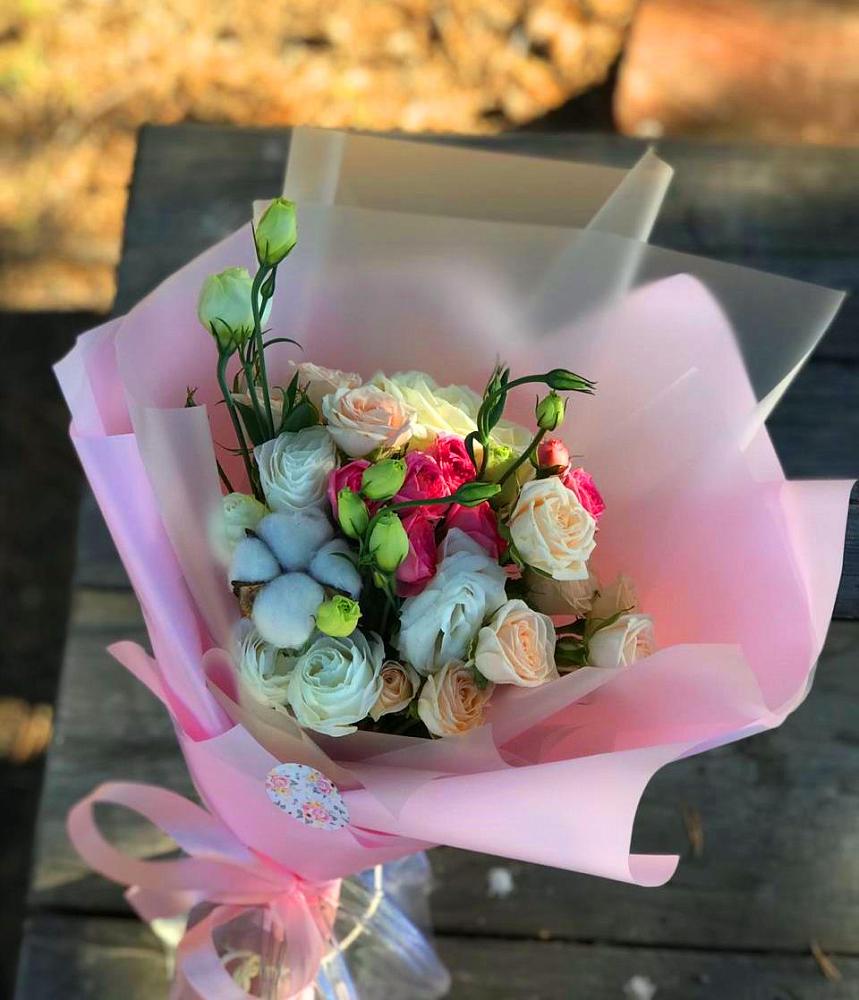 Букет цветов из: Розы и Лизиантусы в Нижней Шиловке