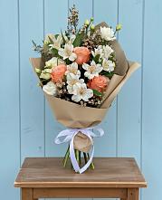 Букет цветов из:  Альстромерии, Лизиантусы, Розы и Хризантемы в Нижней Шиловке