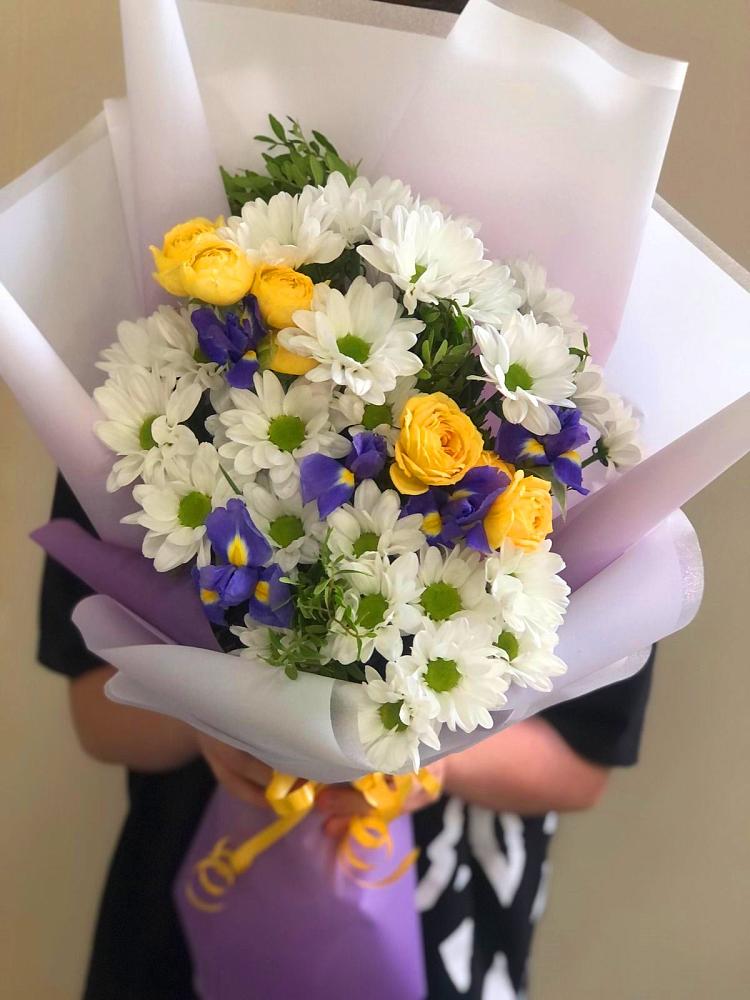 Букет цветов из: Ирисы, Хризантемы и Розы в Нижней Шиловке