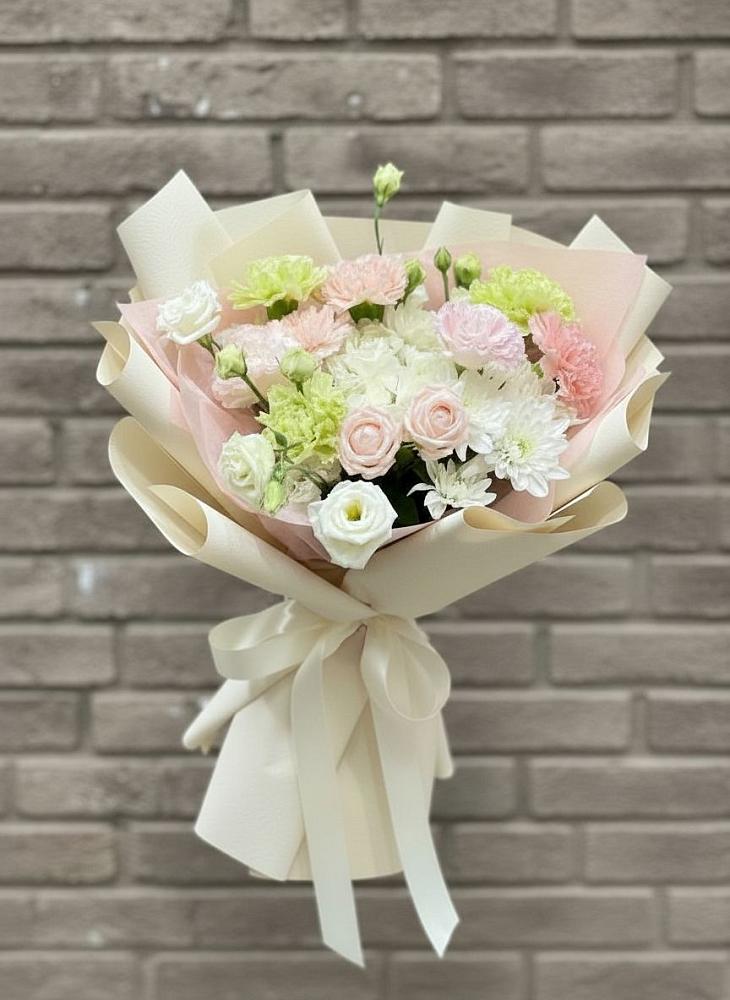 Букет цветов из: Гвоздики, Розы, Лизиантусы и Хризантемы в Нижней Шиловке