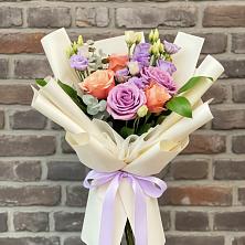 Букет цветов из:  Лизиантусы и Розы в Нижней Шиловке