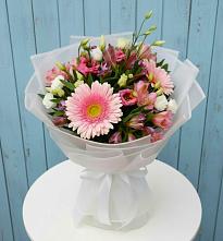 Букет цветов из:  Герберы, Альстромерии и Лизиантусы в Нижней Шиловке