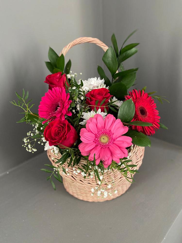 Цветочная композиция из Розы, Хризантемы и Герберы в корзине в Нижней Шиловке