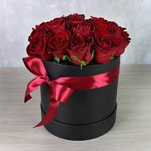 Цветочная композиция из Розы в шляпной коробке в Нижней Шиловке