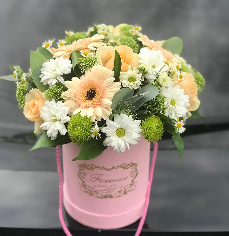 Цветочная композиция из Розы, Герберы и Хризантемы в шляпной коробке в Нижней Шиловке