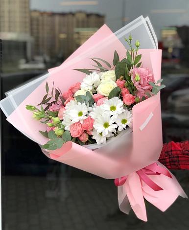 Букет цветов из: Розы, Лизиантусы и Хризантемы в Нижней Шиловке