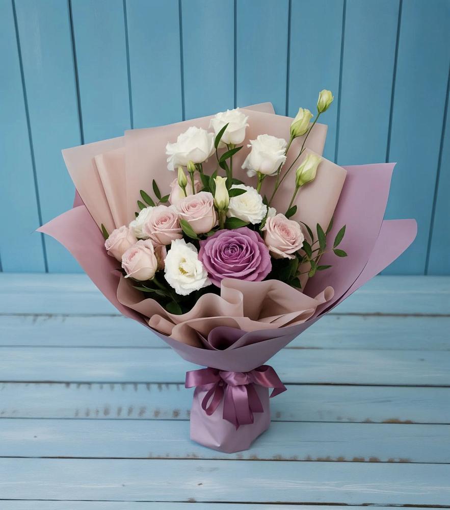 Букет цветов из: Розы и Лизиантусы в Нижней Шиловке